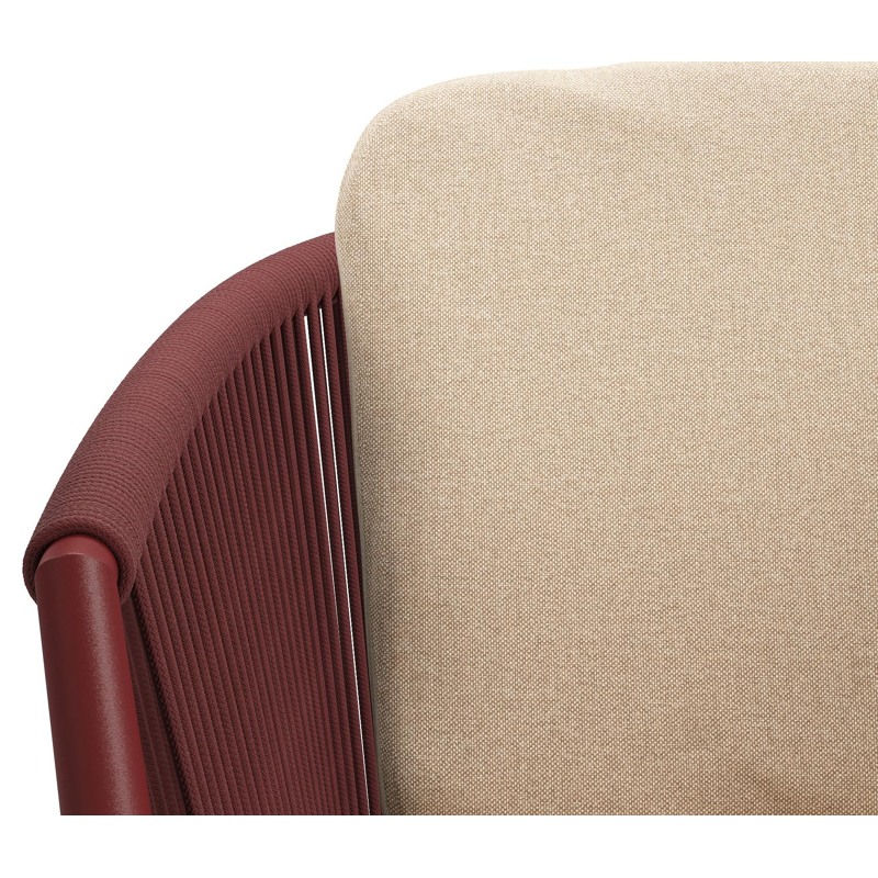 Chaise de jardin Orso en aluminium ruby et corde ronde tissée verticalement ruby avec coussin luxe en All Weather Sunbrella® Luxe Natte Heather Beige