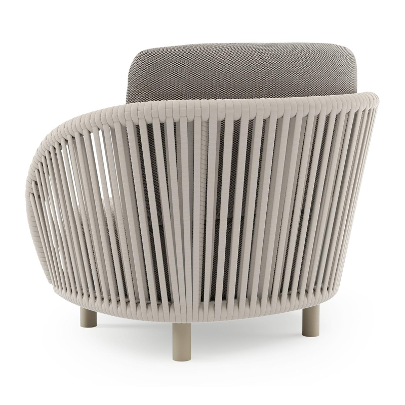 Fauteuil de jardin Lupino en aluminium beige et corde large plate de luxe tissée verticalement beige et coussins en all weather sunbrella® luxe lopi pepper