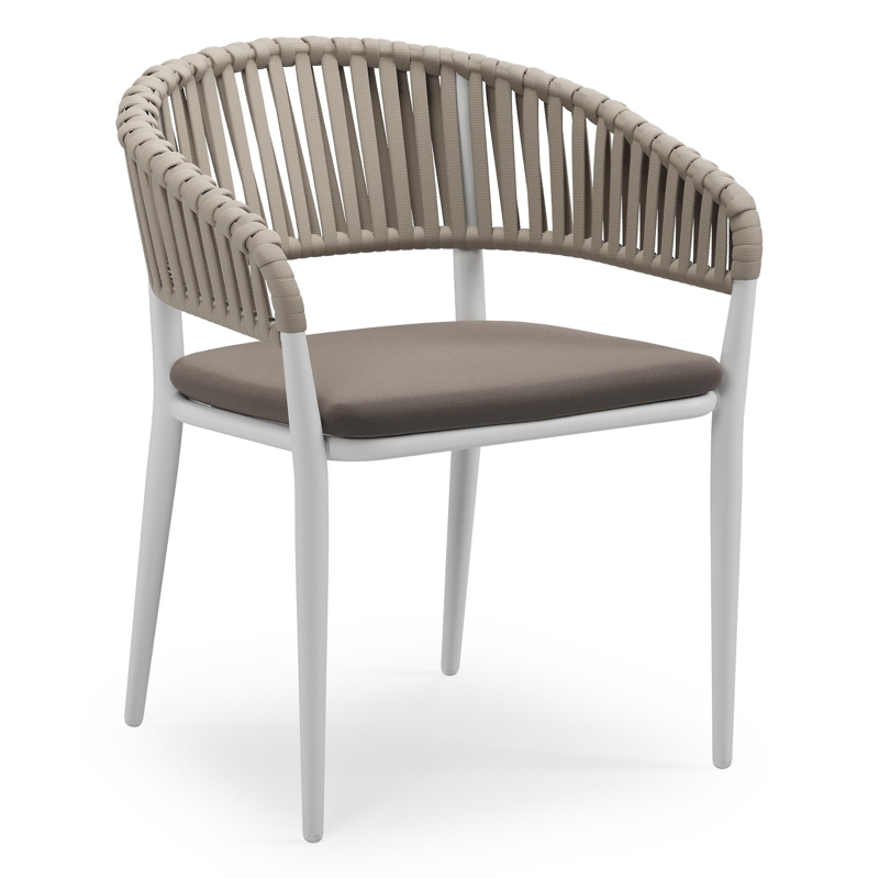Tolfa stapelbare tuinstoel in wit aluminium en beige verticaal geweven luxe vlakke brede rope met stoelkussen in All Weather Sunbrella® Luxe Natte Nature Grey