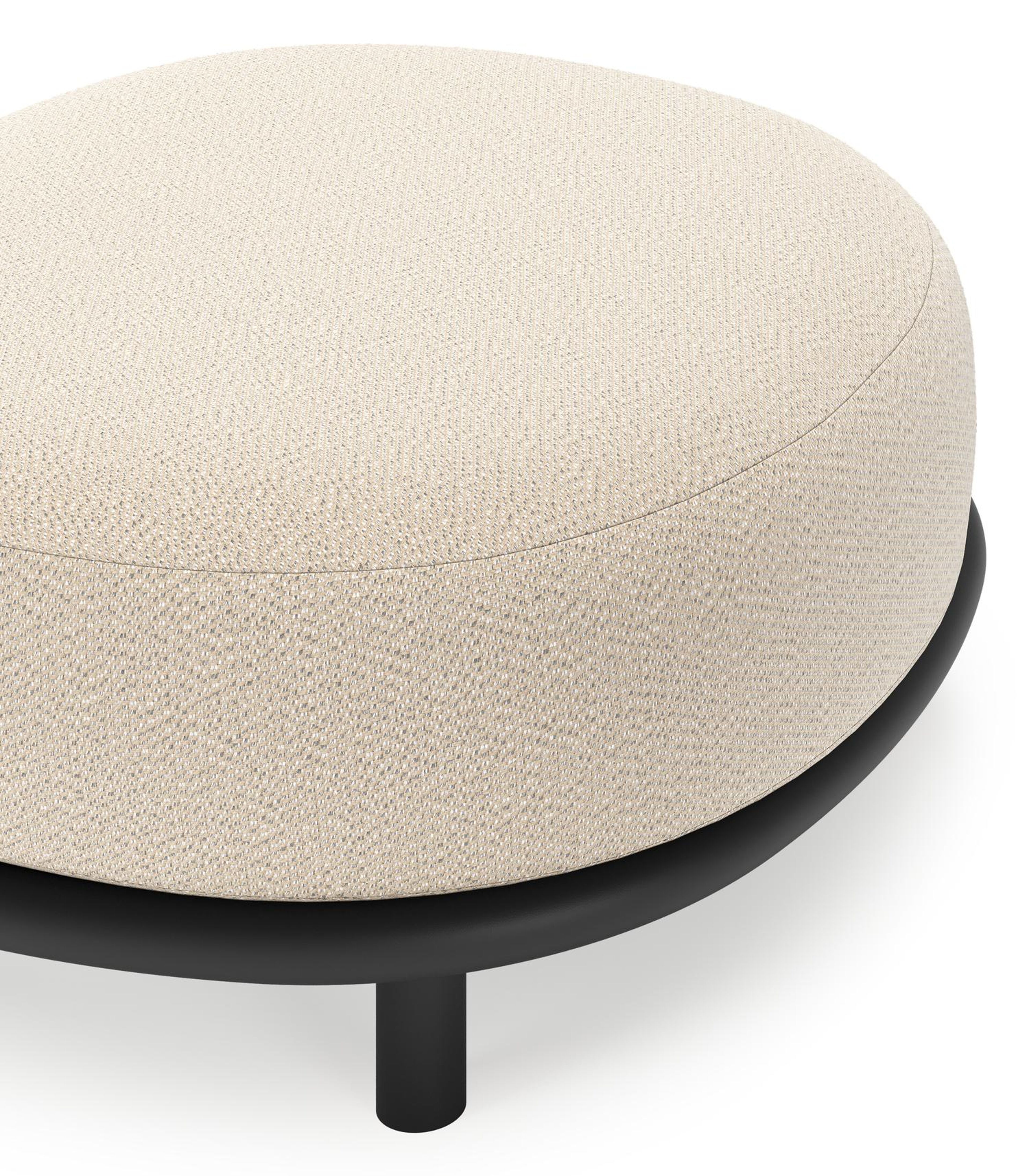 Pouf Lupino en aluminium noir et coussin en all weather sunbrella® luxe lopi sand