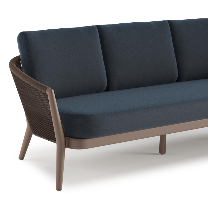Orso loungeset in taupe aluminiumen zwart verticaal geweven ronde rope met Heritage Indigo All Weather Sunbrella® luxe kussen