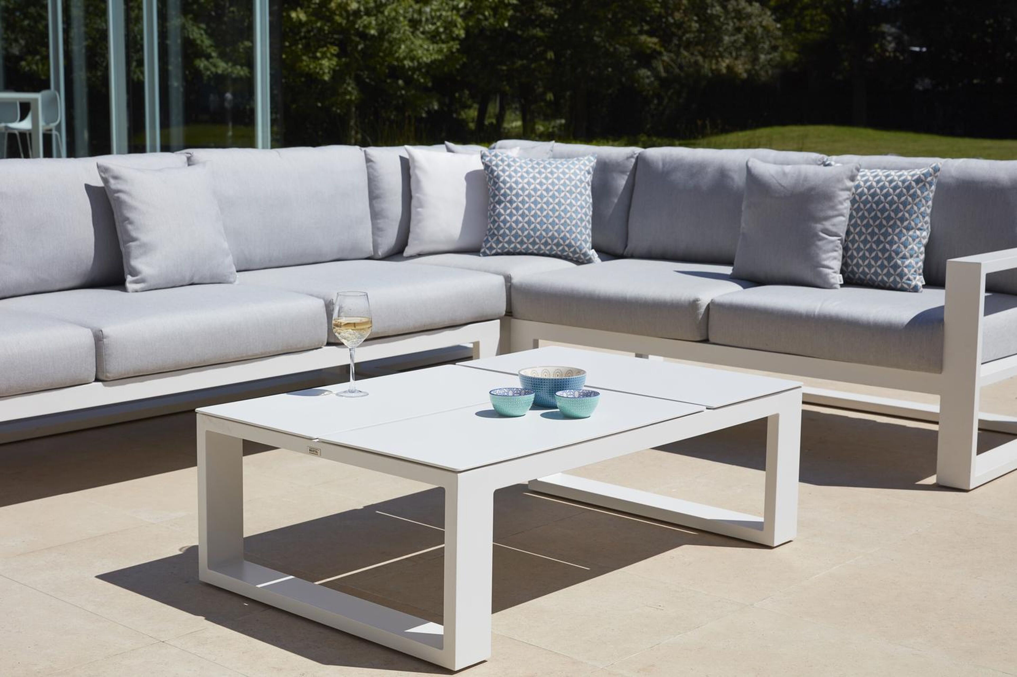 Table basse Verato en aluminium blanc - Lg 120 x larg. 80 x H 39,5 cm