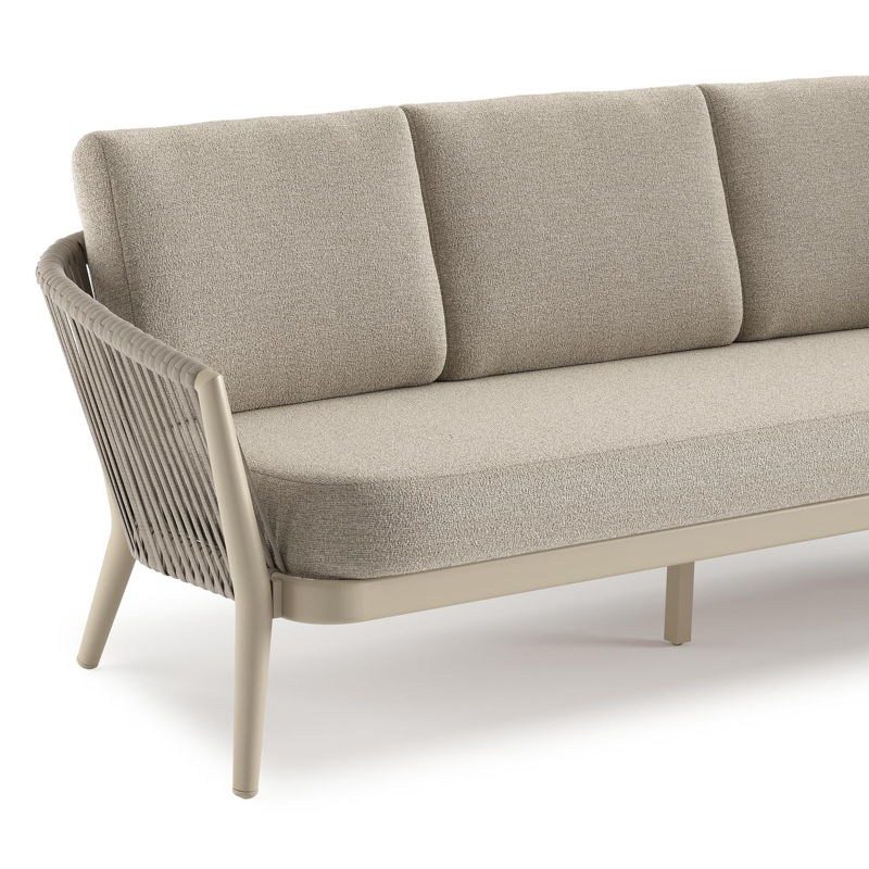 Canapé de jardin Orso en aluminium beige en corde luxe plate tissée verticalement beige et coussins en all weather cosytica Catania Greige