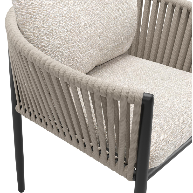 Organo tuinstoel in zwart aluminium en beige verticaal geweven luxe vlakke rope met zitkussen in All Weather Sunbrella® Luxe Tundra Sand