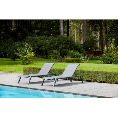 Set van 2 verstelbare Bari ligbedden in zwart aluminium en grijs textileen