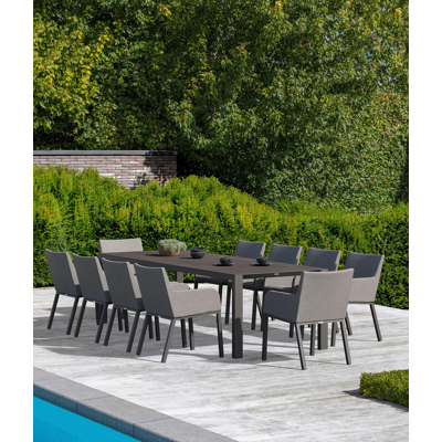 Trente tuinset in zwart aluminium en zwart volkeramiek tafelblad met 10 Rivo tuinstoelen