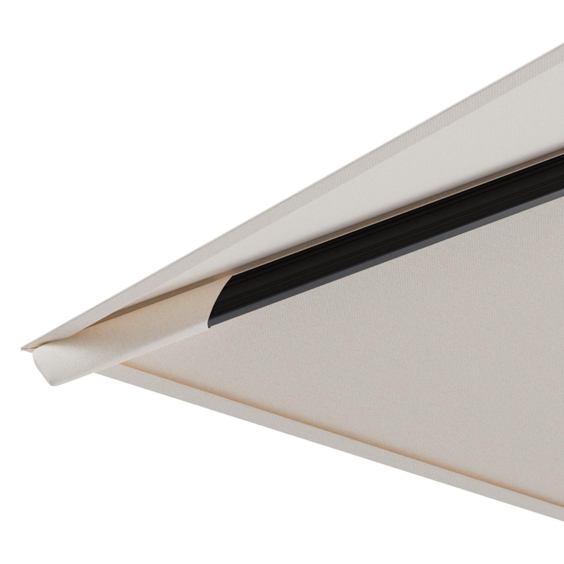 Rufina zweefparasol met tiltfunctie in zwart aluminium en Natte Linen Chalk All Weather Sunbrella® Luxe parasoldoek - L1 300 x L2 300 cm met parasolvoet Minore 150 kg met wielen