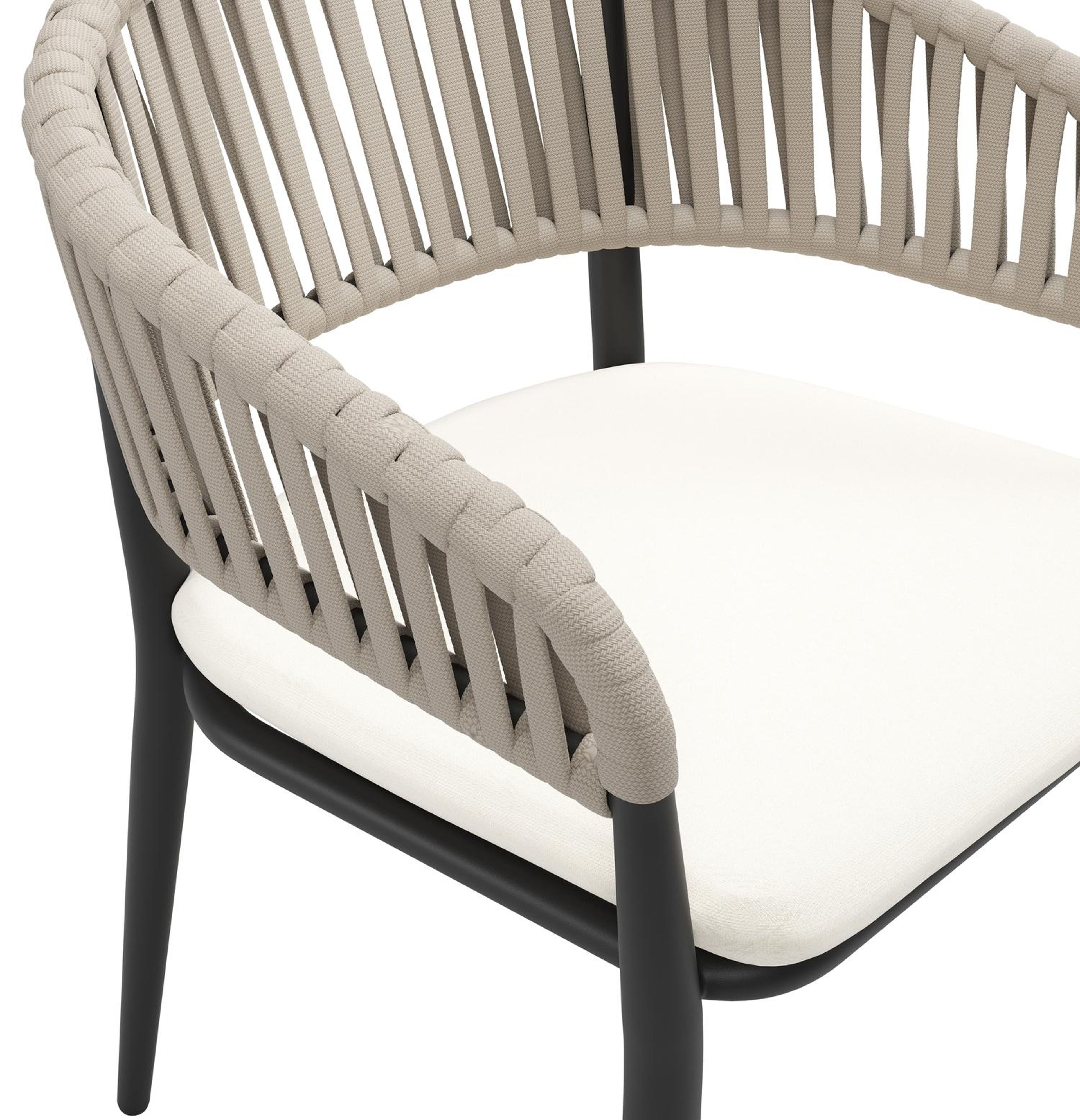 Tolfa stapelbare tuinstoel in zwart aluminium en beige verticaal geweven luxe vlakke brede rope met stoelkussen in All Weather Sunbrella® Luxe Natte White