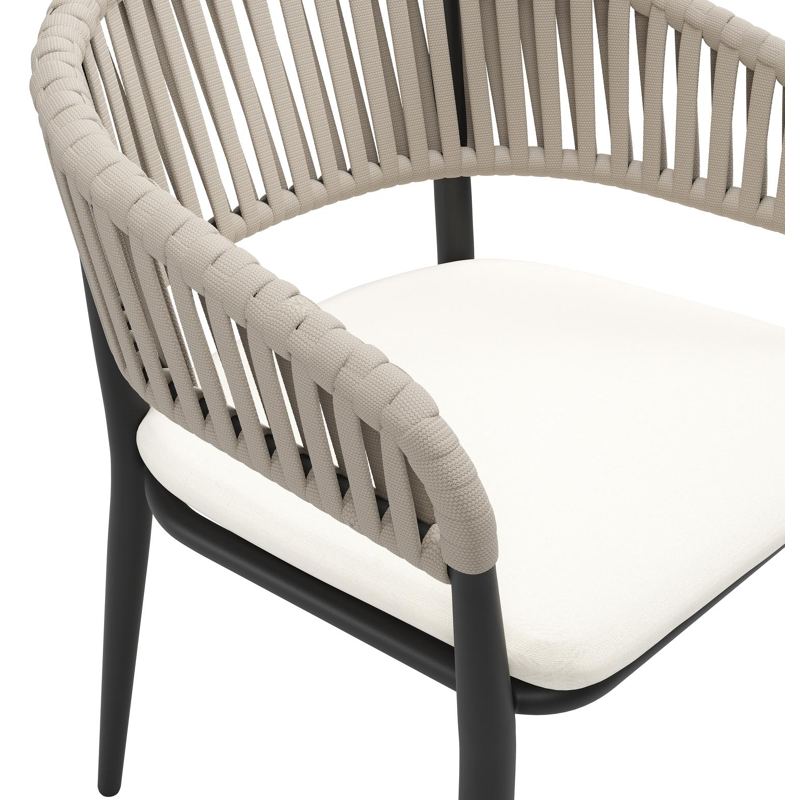 Tolfa stapelbare tuinstoel in zwart aluminium en beige verticaal geweven luxe vlakke brede rope met stoelkussen in All Weather Sunbrella® Luxe Natte White