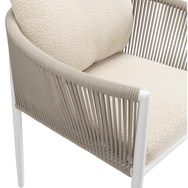 Organo tuinstoel in beige aluminium en beige verticaal geweven ronde rope met stoelkussen in All Weather Sunbrella® Luxe Lopi Sand