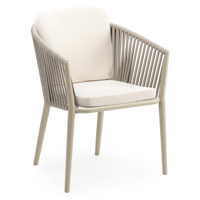 Orso tuinstoel in beige aluminium en beige verticaal geweven vlakke rope met luxe zitkussen in All Weather Sunbrella® Luxe Lopi Snow