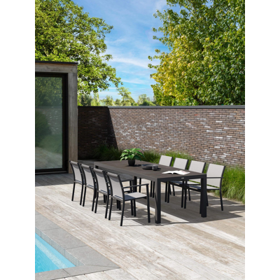 Varese tuinset in zwart aluminium en zwart volkeramiek tafelblad met 8 stapelbare Bareto tuinstoelen