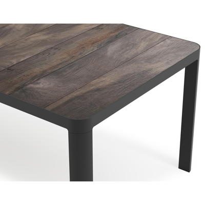 Ellara tuinset in zwart aluminium en grijs keramische tegels tafelblad met 6 Paco tuinstoelen