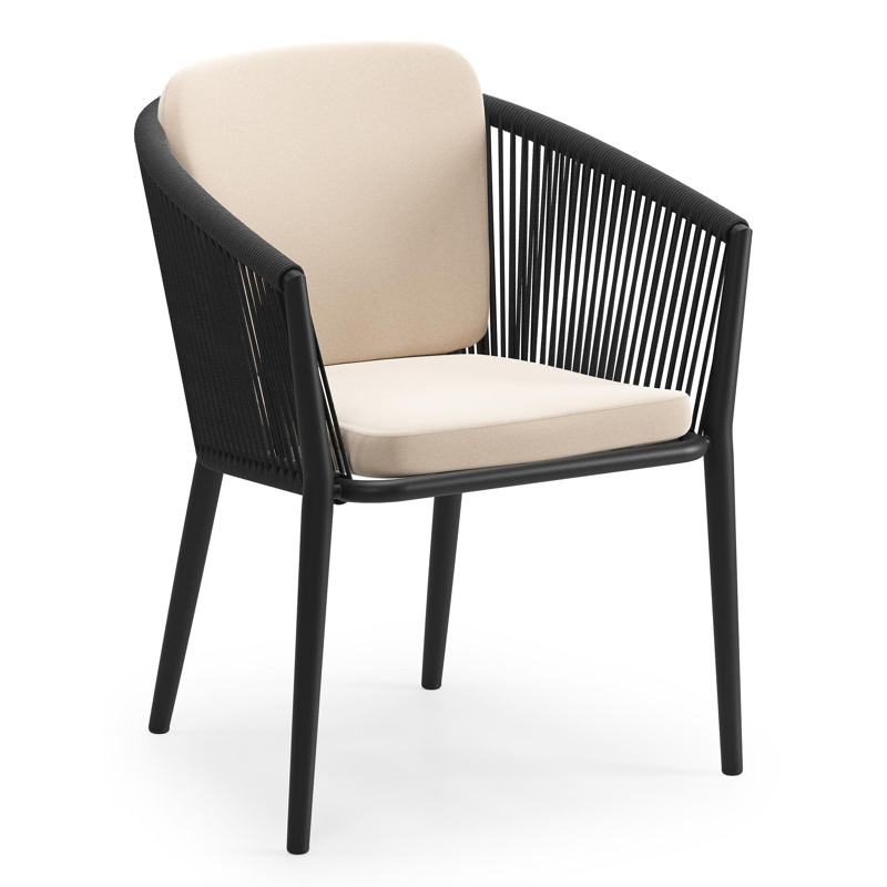 Orso tuinstoel in zwart aluminium en zwart verticaal geweven ronde rope met zitkussen in All Weather Sunbrella® Luxe Natte Linen Chalk