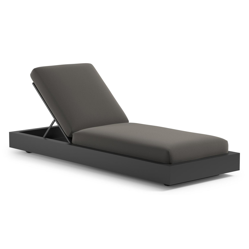 Como verstelbaar ligbed in zwart aluminium met natte dark taupe all weather Sunbrella® luxe kussen