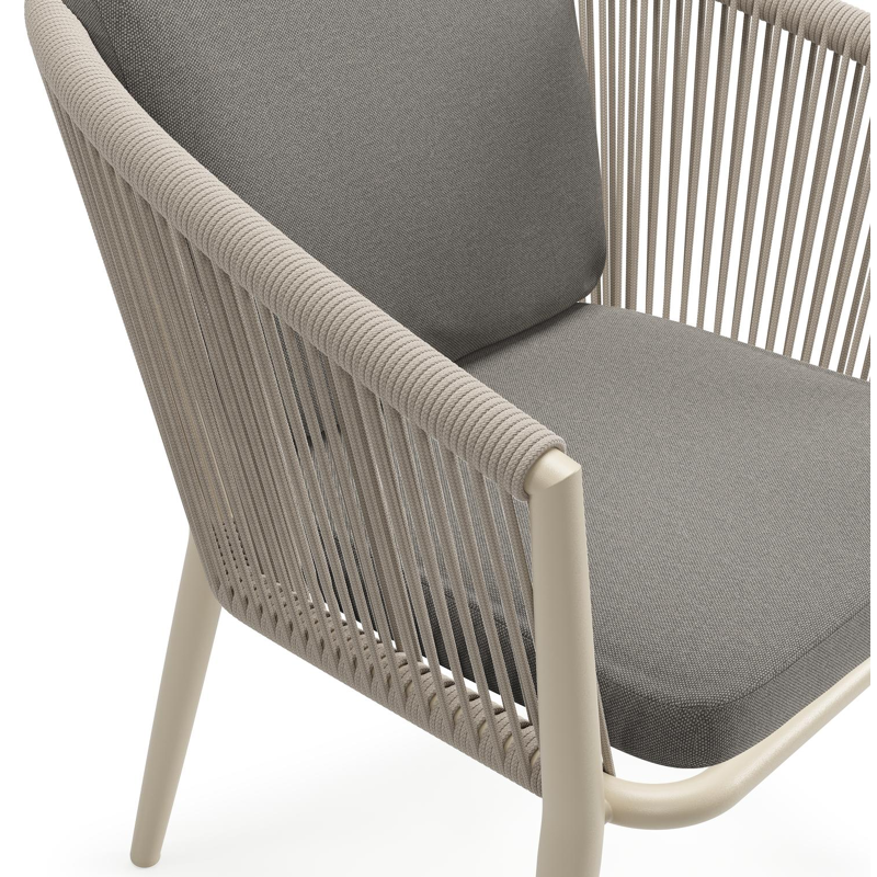 Orso tuinstoel in beige aluminium en beige verticaal geweven ronde rope met luxe zitkussen in All Weather Sunbrella® Luxe Natte Dark Taupe