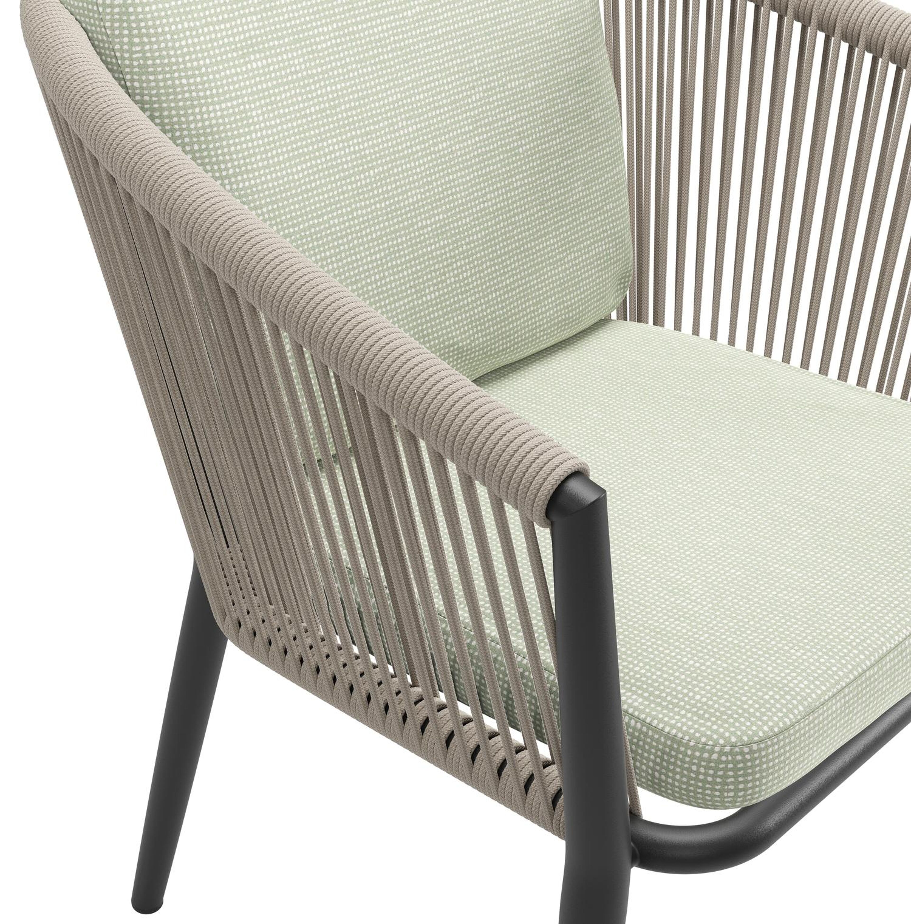 Orso tuinstoel in zwart aluminium en beige verticaal geweven ronde rope met luxe zitkussen in All Weather Sunbrella® Luxe Slow Spirea
