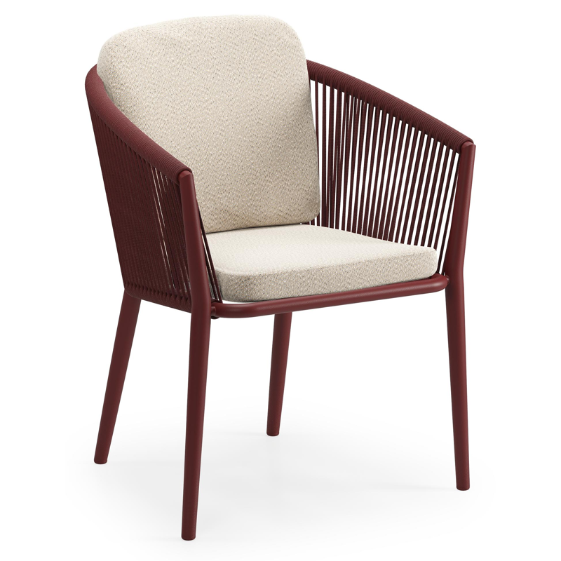 Chaise de jardin Orso en aluminium ruby et corde ronde tissée verticalement ruby avec coussin luxe en All Weather Sunbrella® Luxe Lopi Sand