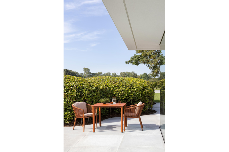 Orso tuintafel afgerond vierkant in roestbruin aluminium - L 90 x B 90 x H 75 cm