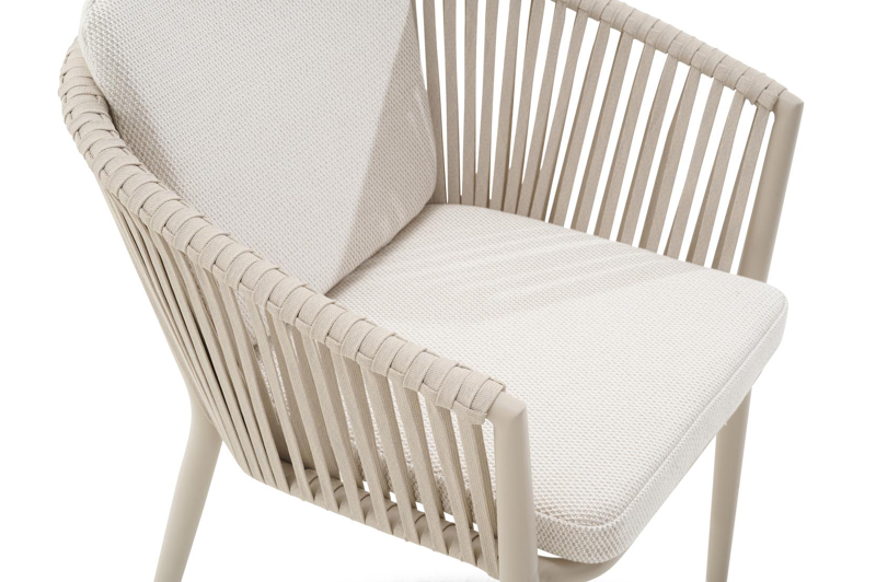 Orso tuinstoel in beige aluminium en beige verticaal geweven vlakke rope met Lopi Marble All Weather Sunbrella® Luxe kussen