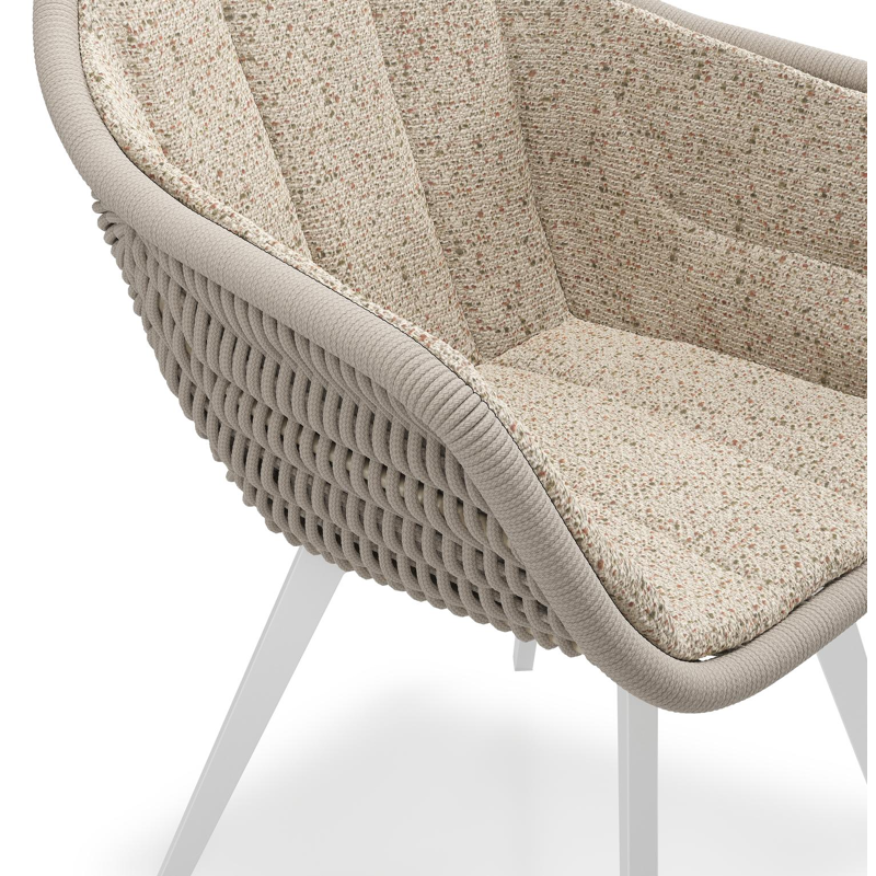 Pagino tuinstoel in wit aluminium en beige verticaal geweven ronde rope met zitkussen in All Weather Cosytica Bora Jungle