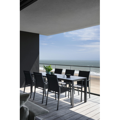 Como stapelbare tuinstoel in zwart aluminium en zwart textilene