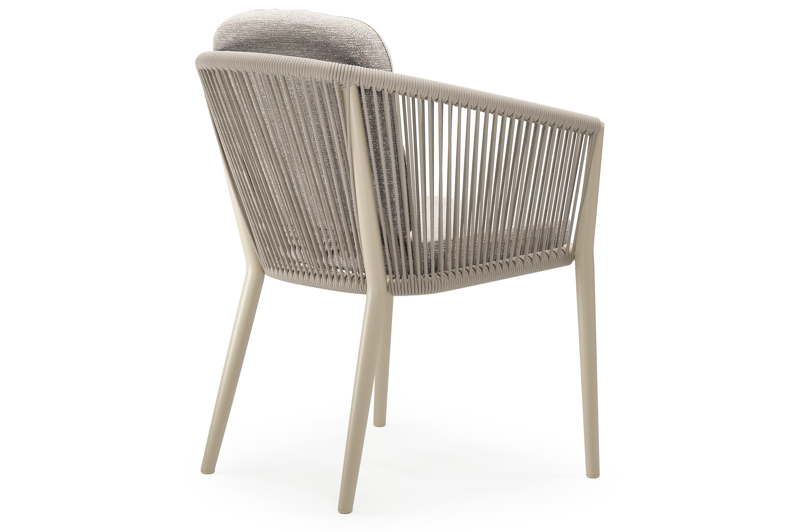 Orso tuinstoel in beige aluminium en beige verticaal geweven ronde rope met luxe zitkussen in All Weather Sunbrella® Luxe Tundra Sand