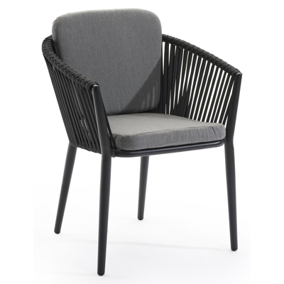 Orso tuinstoel in zwart aluminium en zwart verticaal geweven vlakke rope met kussen in natte charcoal chine all weather sunbrella® luxe