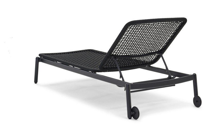 Fano verstelbaar ligbed in zwart aluminium en zwart vierkant geweven ronde rope met savane tornado all weather sunbrella® luxe kussen