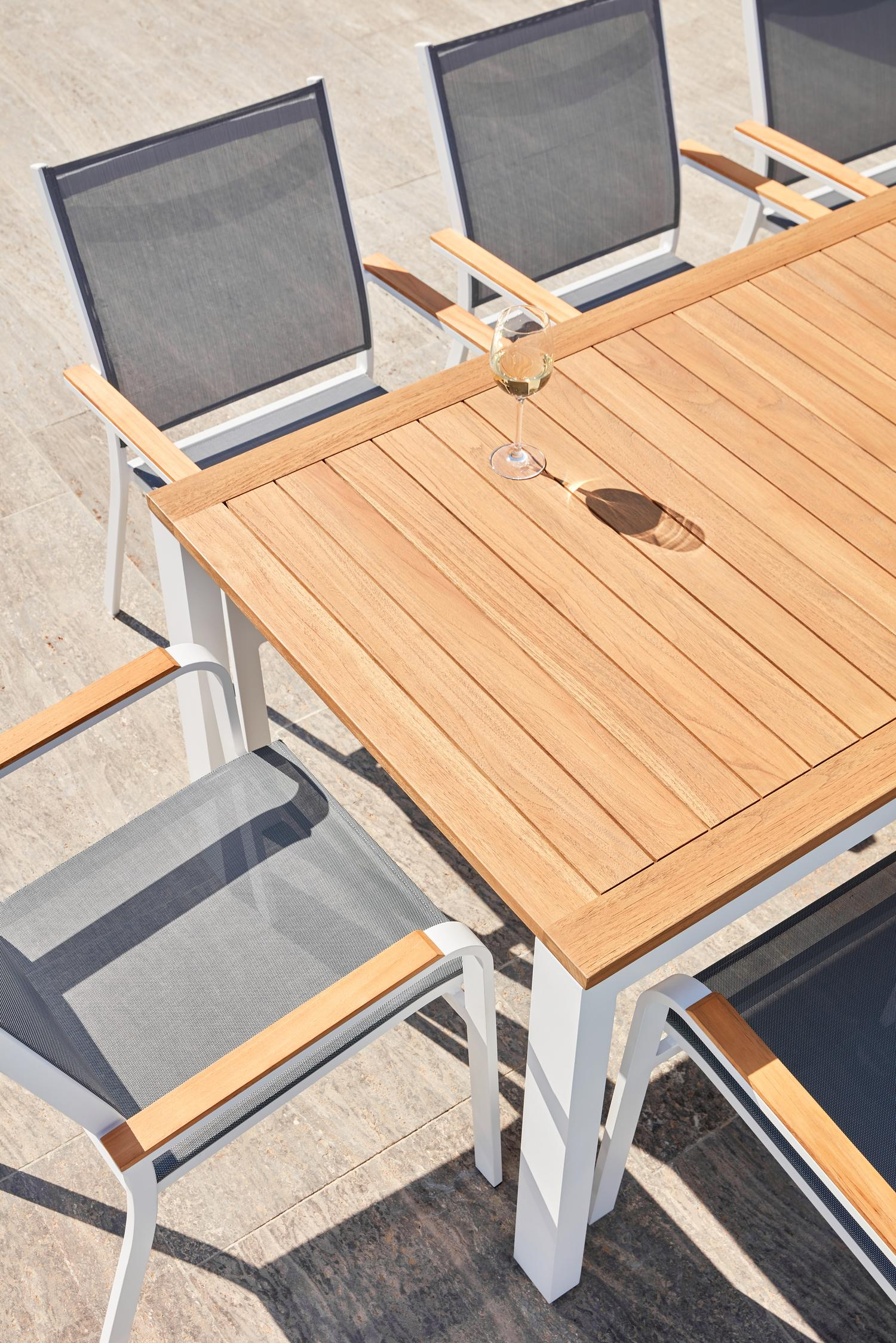 Mosa bootvormige tuinset in wit aluminium en sintered stone topo minerale met 6 Amalfi tuinstoelen