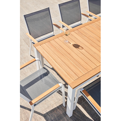 Amalfi stapelbare tuinstoel in wit aluminium en grijs textilene en teak armleuning