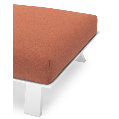 Cesano poef in wit aluminium met heritage rust all weather Sunbrella® luxe kussen