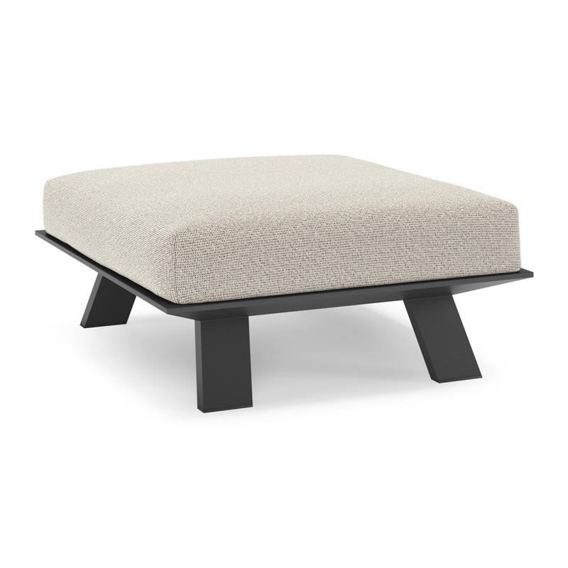 Cesano poef in zwart aluminium met firenze sand all weather Solica kussen