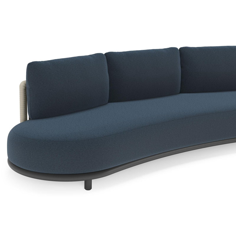 Lomano loungebank in zwart aluminium en beige verticaal geweven luxe vlakke rope met Heritage Indigo All Weather Sunbrella® luxe