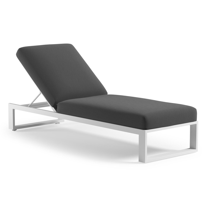 Verato verstelbaar ligbed in wit aluminium met lopi shadow all weather Sunbrella® luxe kussen