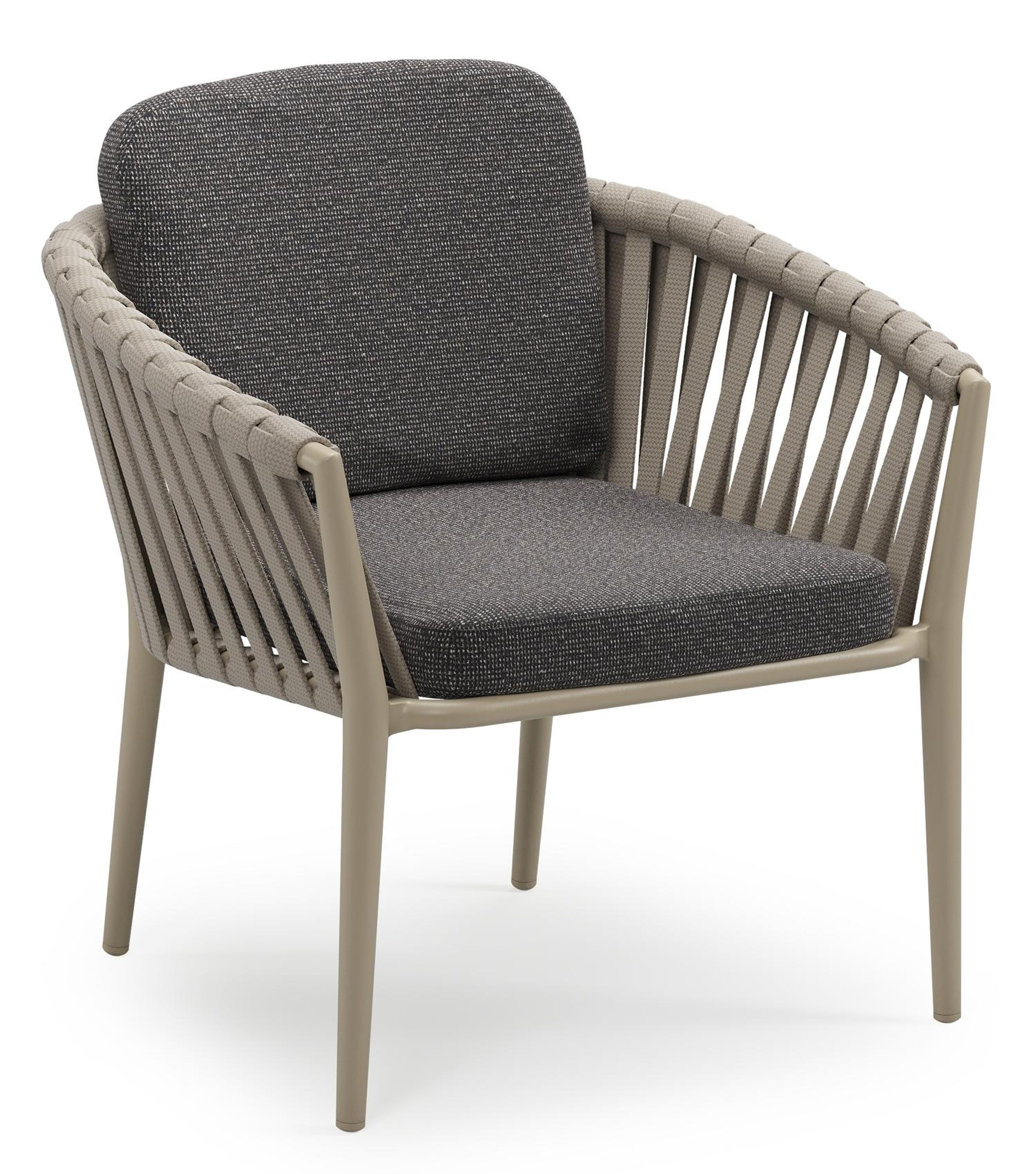 Orso low dining tuinstoel in beige aluminium en beige verticaal geweven luxe vlakke brede rope met stoelkussen in All Weather Solica Firenze Tunder