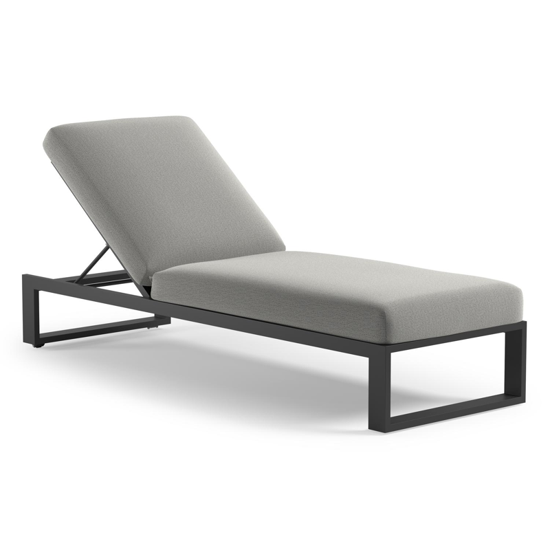 Verato verstelbaar ligbed in zwart aluminium met savane nimbus all weather Sunbrella® luxe kussen