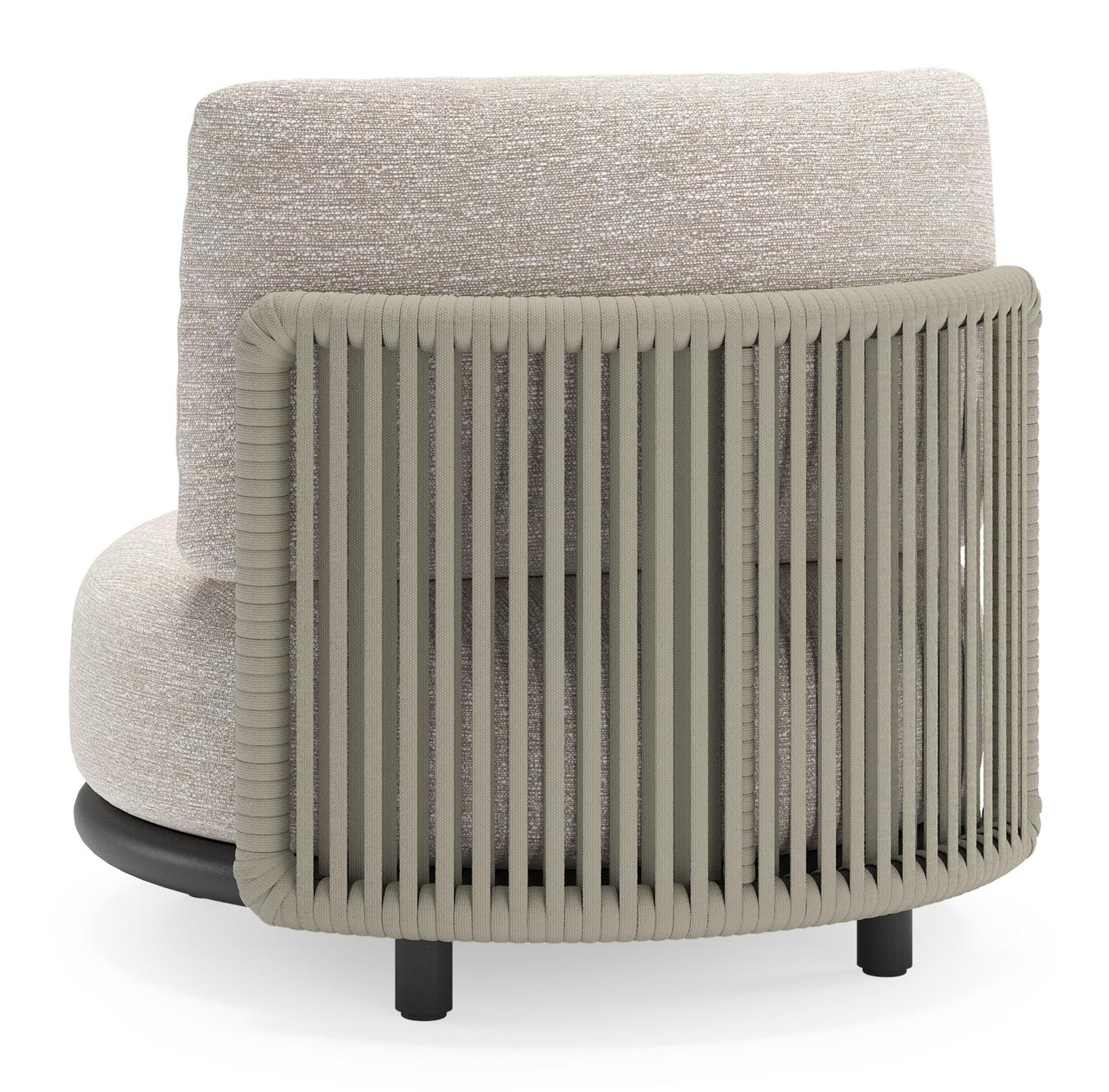 Fauteuil de jardin Lomano en aluminium noir et corde luxe plate tissée verticalement beige et coussins en all weather sunbrella® luxe Tundra Sand
