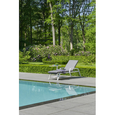 Talana bijzettafel in wit aluminium en grijs volkeramiek - L 60 x B 40 x H 47/67,50