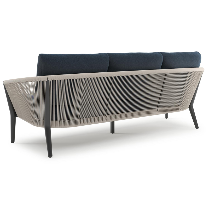Orso loungebank in zwart aluminium en beige verticaal geweven ronde rope met Heritage Indigo all weather sunbrella® luxe kussen