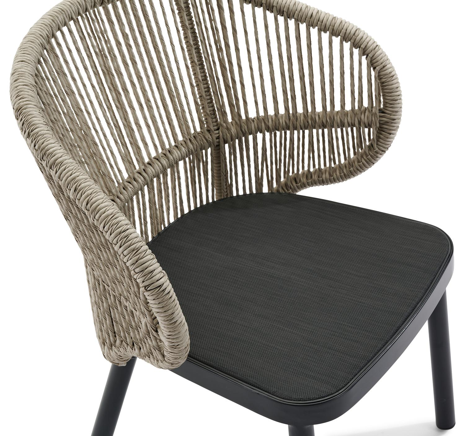 Lugano tuinstoel in zwart aluminium en beige gedraaide ronde wicker