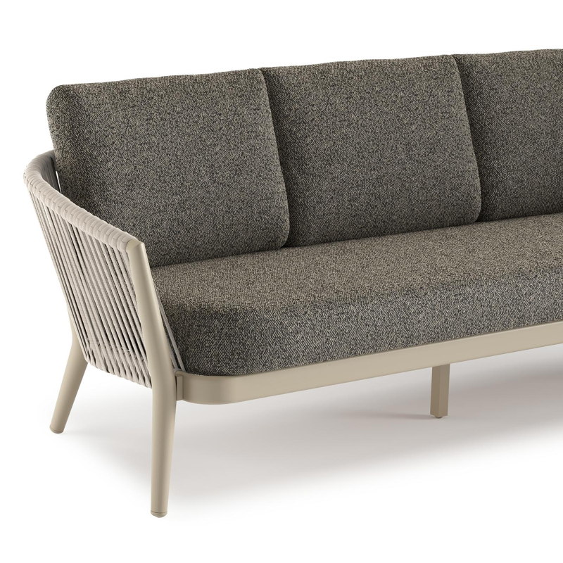 Orso loungeset in beige aluminium en beige verticaal geweven ronde rope met Marbella Tunder all weather cosytica kussen