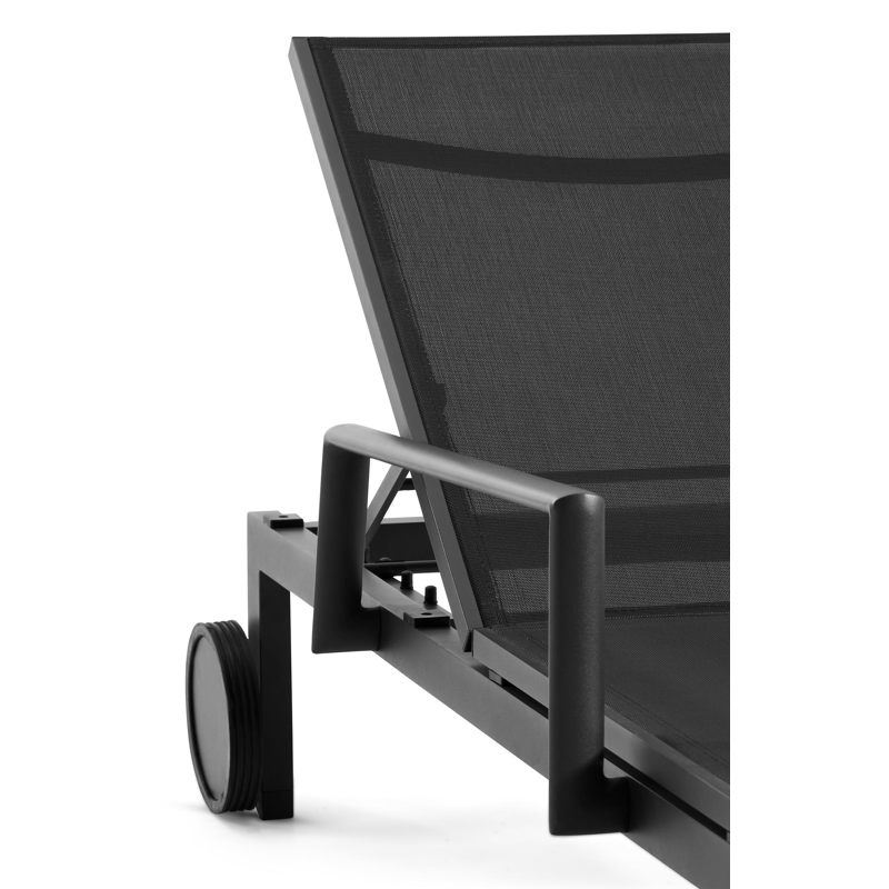 Chaise longue réglable Caravelle en aluminium noir avec textilène noir avec accoudoir
